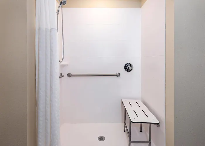 Coral Pointe Sarasota, An Ascend Collection Hotel